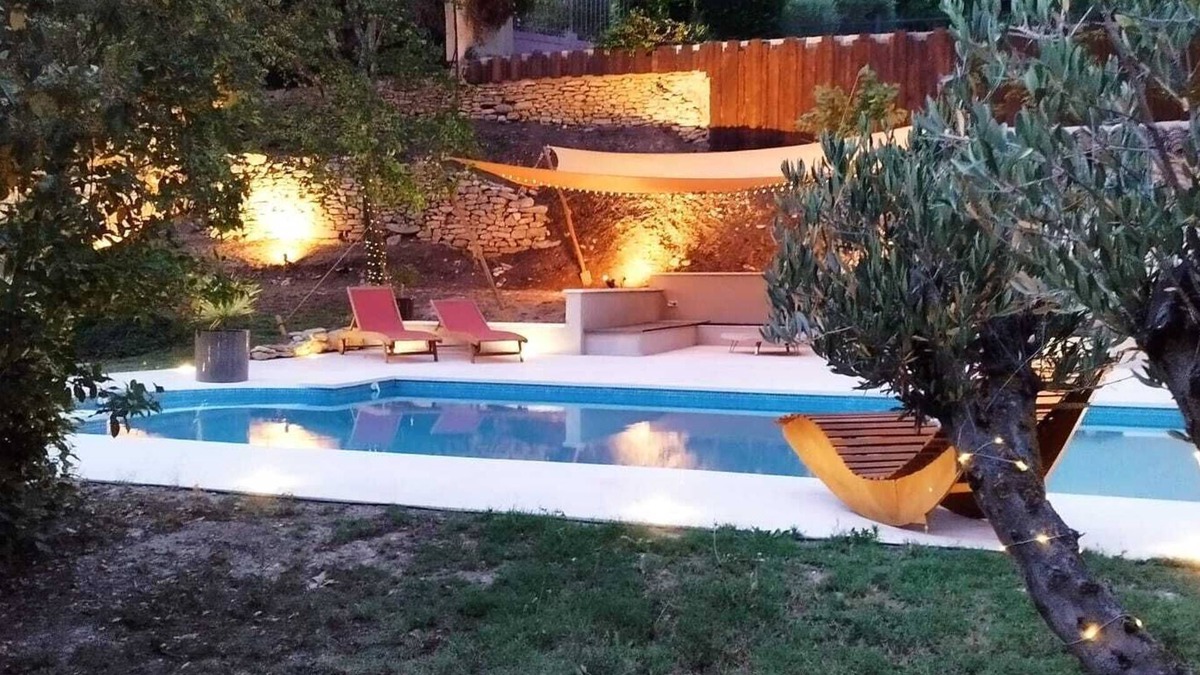 Cornillon-Confoux House | Sous le Chêne en Provence: Détente à la Piscine ou à L'ombre du Pool House