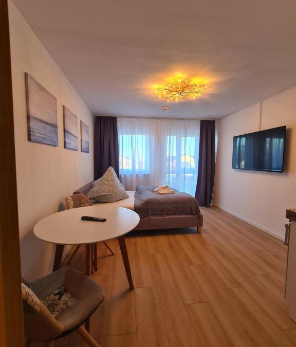 Haunstetten-Siebenbrunn Apartment | South Apartment - Modern & Stylish