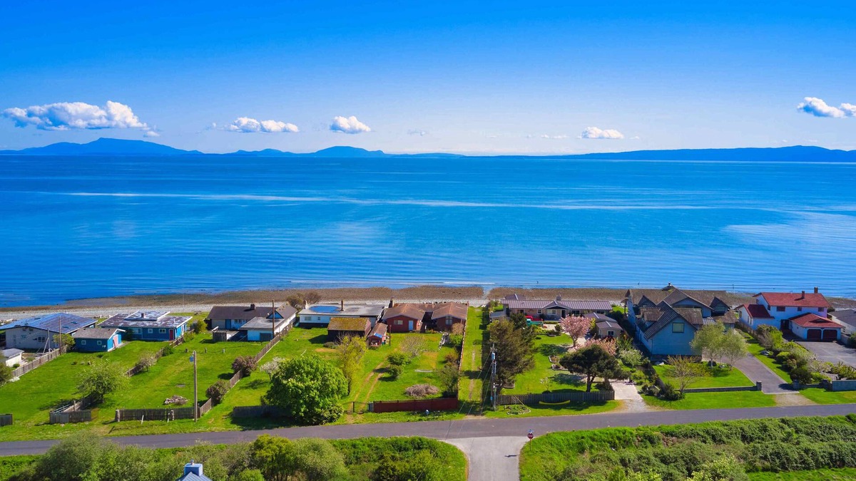 Point Roberts House | South Beach Cottage - steps from the beach!