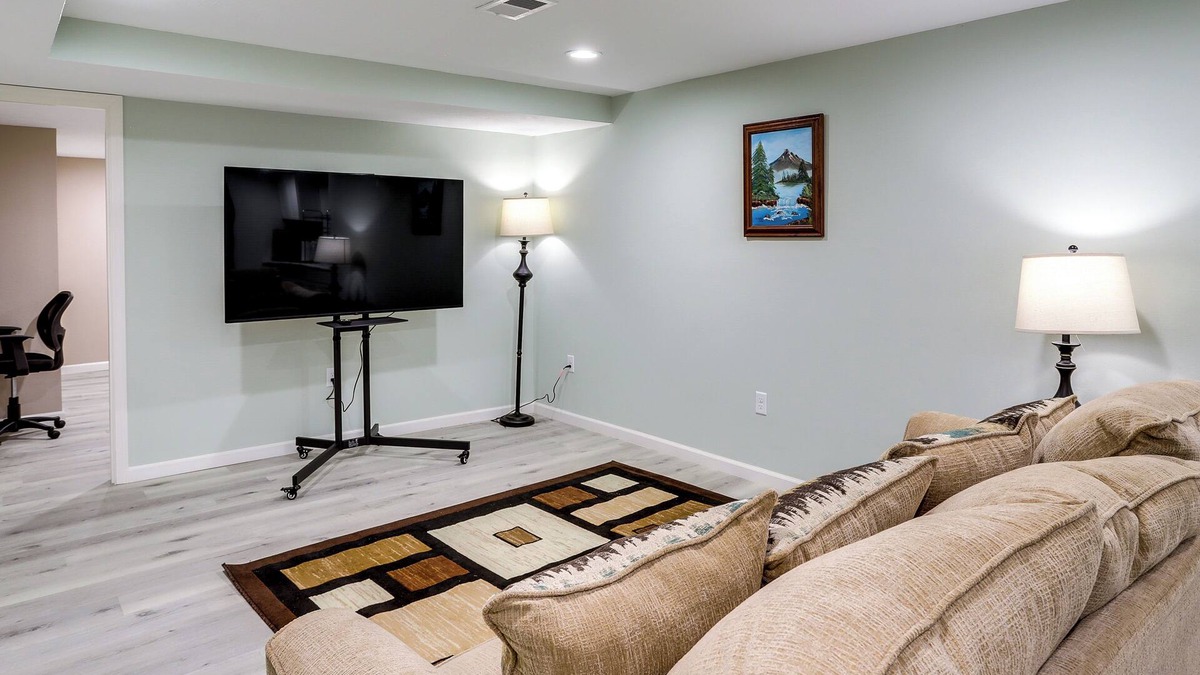 Granger Apartment | South Bend Area Vacation Rental 8 Mi to Notre Dame