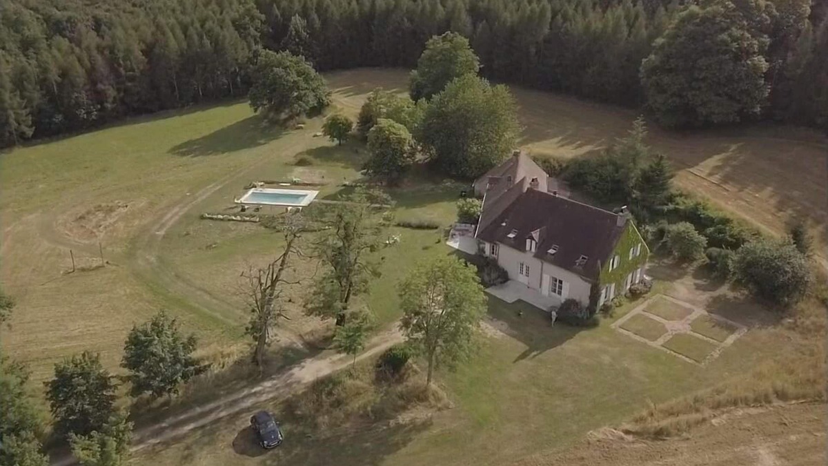 La Tagniere House | South Burgundy, swimming pool, sleeps 10 Nature, peace, views, culture