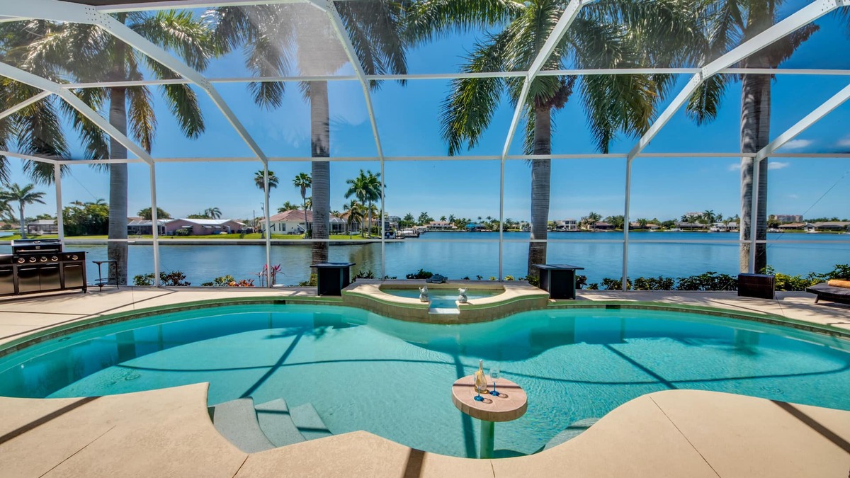 Eight Lakes Villa | South Cape villas with fantastic views in a central location