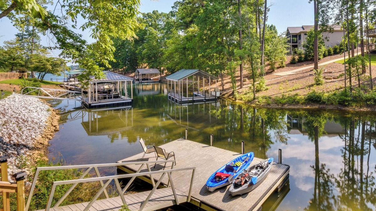 Seneca House | South Carolina Retreat w/Fireplace & Lake Access!