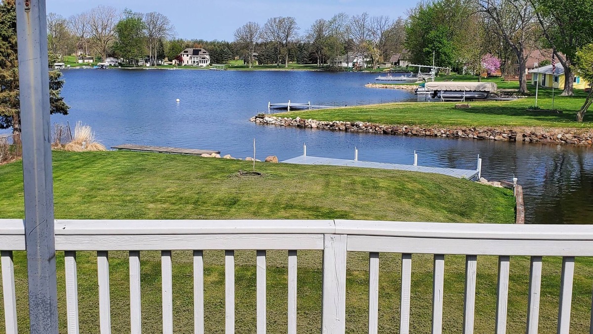 Quincy Cottage | SOUTH CHAIN OF LAKES! Just south of Marble Lake, watch the fun or join in!