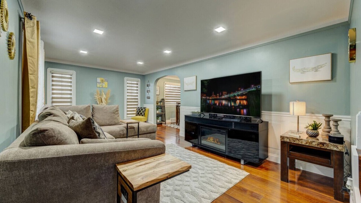 South Euclid Apartment | South Euclid Home 10 Minutes to Cleveland Clinic