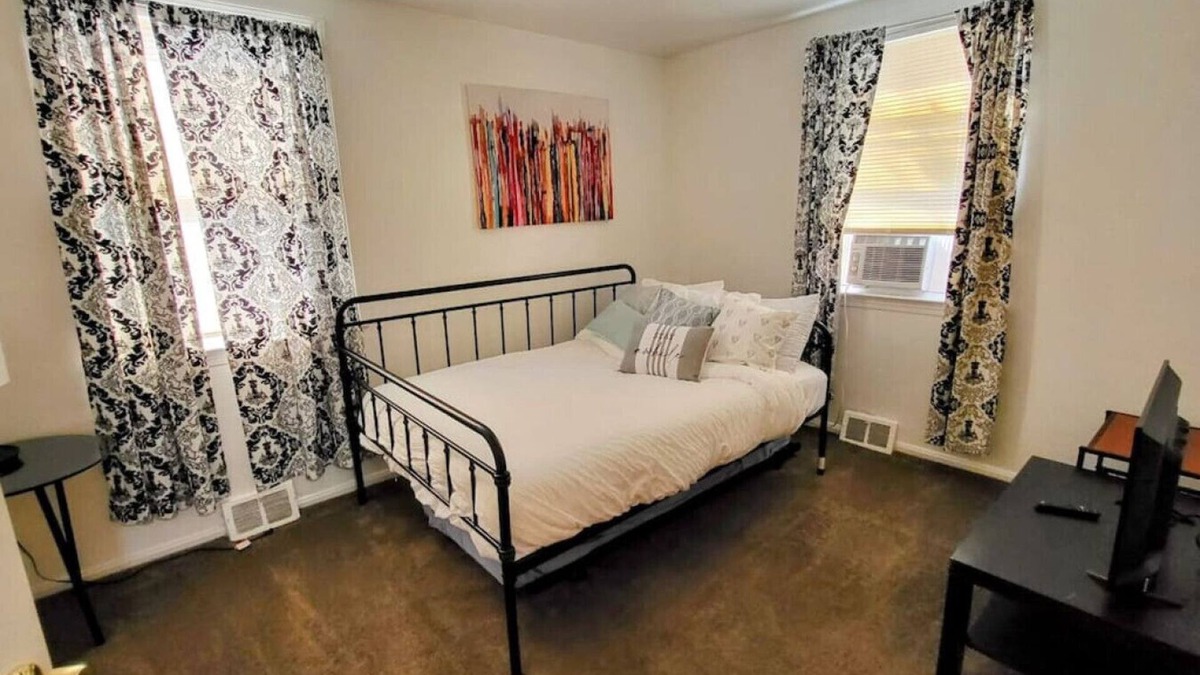 Cleveland Heights Apartment | South Euclid 2 bed apartment
