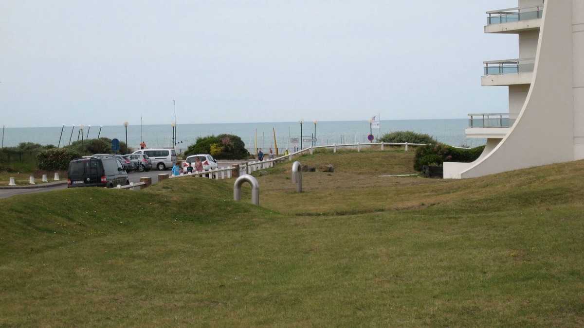 Hardelot-Plage Apartment | South-facing studio-cabin 29M2 on lawn, 100 m from beach, 2 private tennis courts