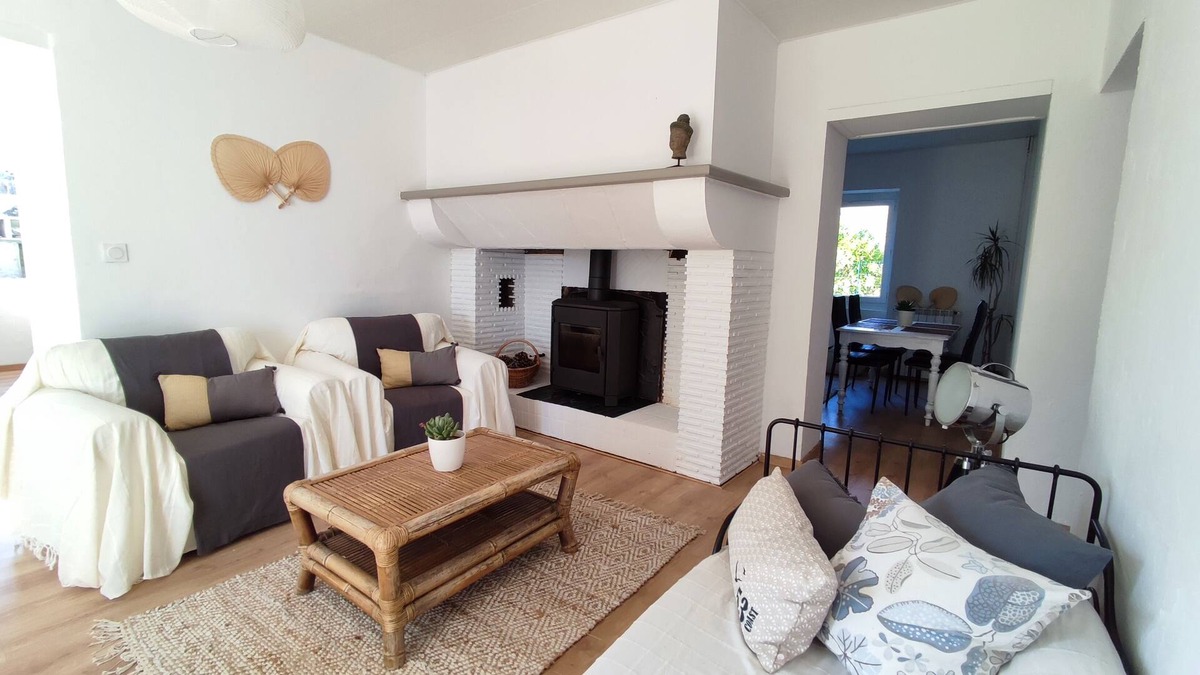 Estibeaux Bed & Breakfast | South-facing house with garden and fireplace