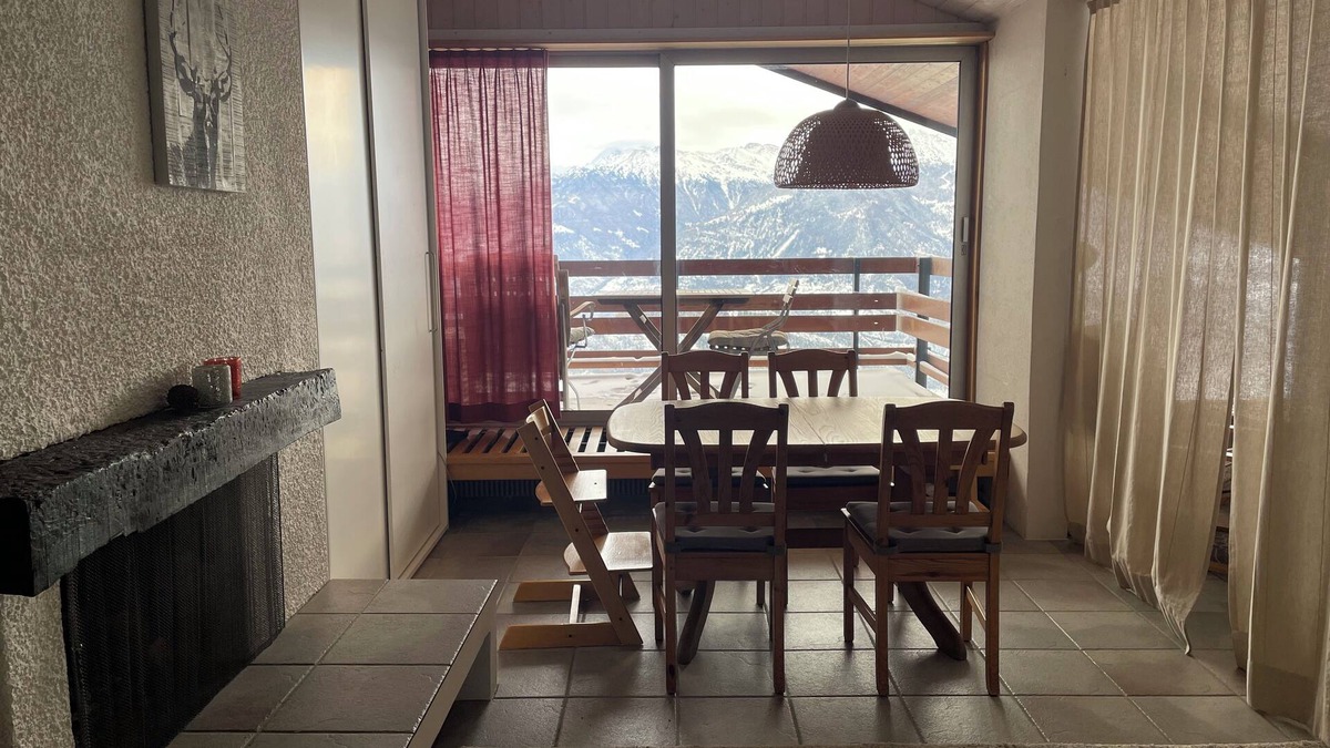Anzere Apartment | South-facing mountain studio with fireplace, fully-equipped kitchen and breathtaking views.