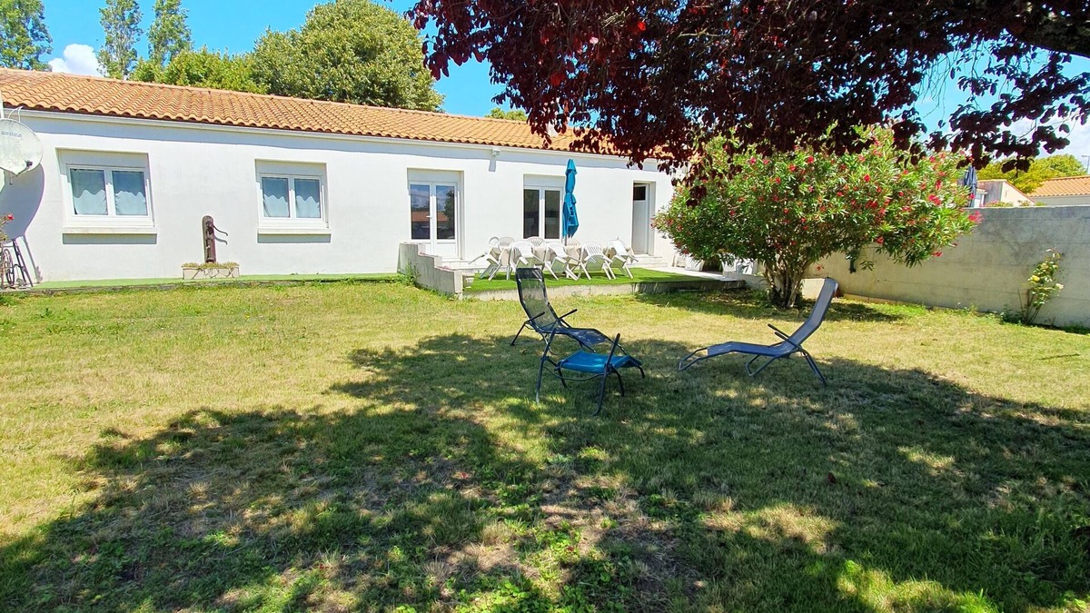 Aytre House | South-facing private garden - Quiet town house