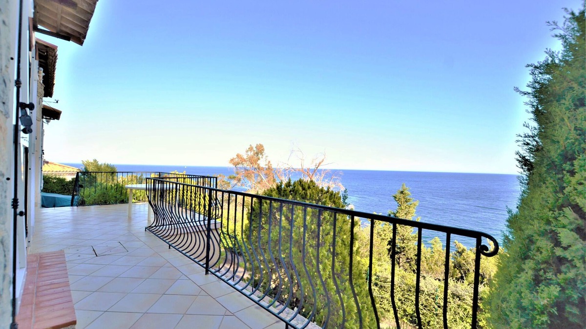 Theoule-Superieur Villa | South facing villa in Théoule sur Mer between Cannes and St Raphaël