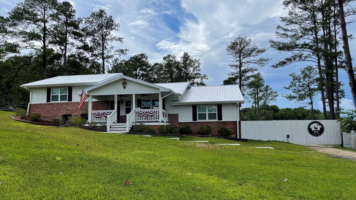Kite House | South Georgia Lake House Retreat