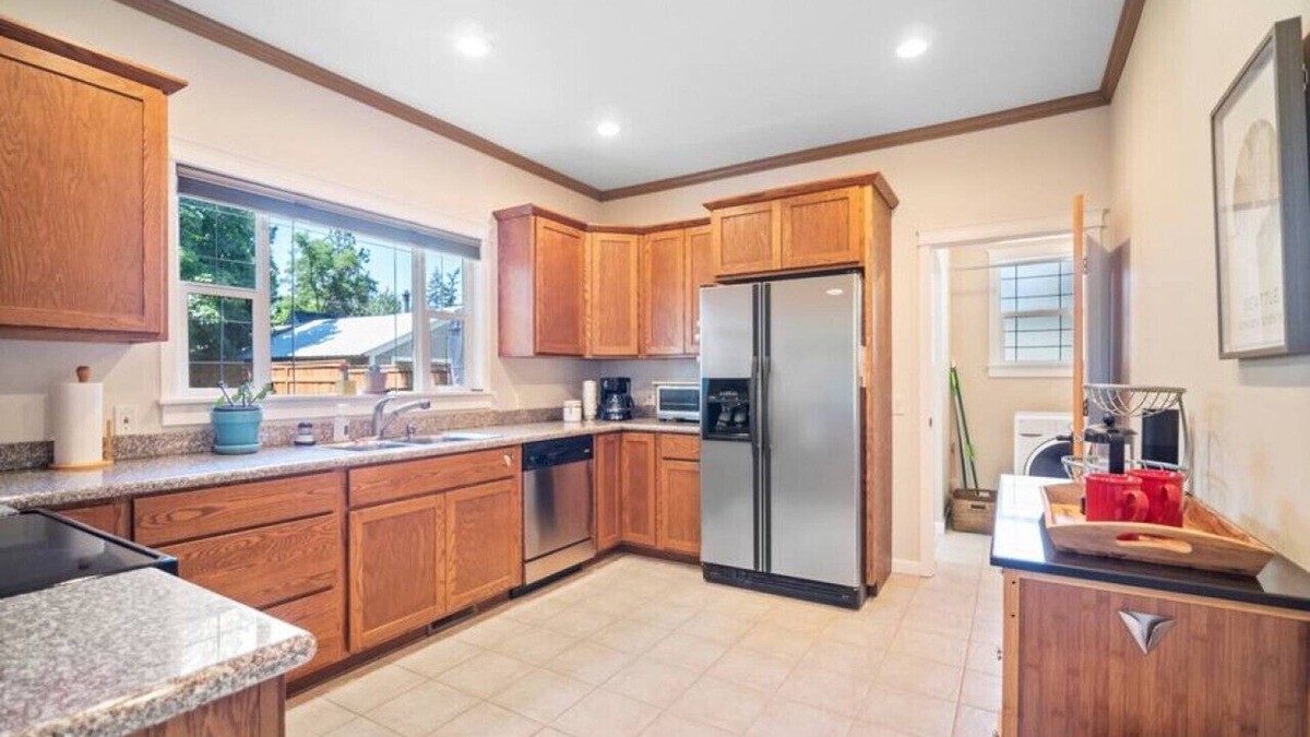 South Perry District House | South Hill Charmer| Perry District| BBQ |Firepit