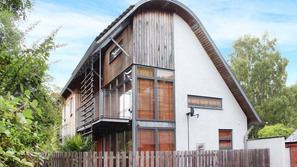 Winchester House | South House offers high comfort self-catering accommodation for up to 6 people,
