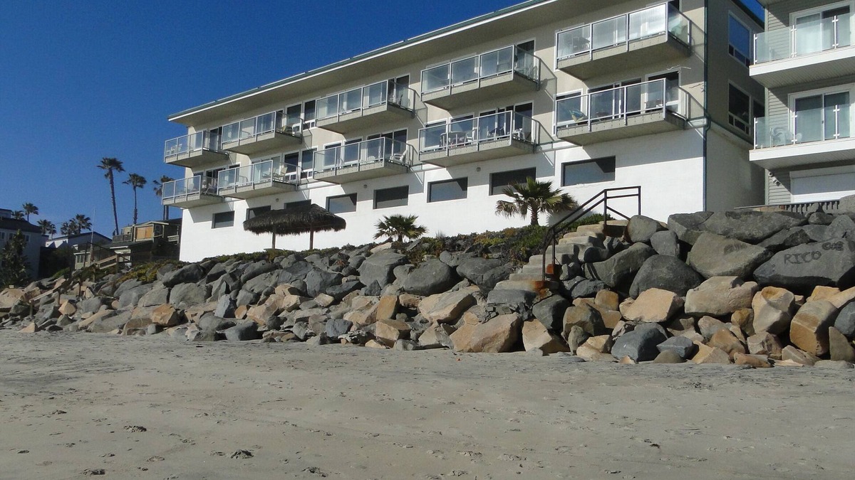 South Oceanside Condo | South Oceanside Beach Front Condo w/Private Upper Beach 2 Bedrooms/2 Full Baths