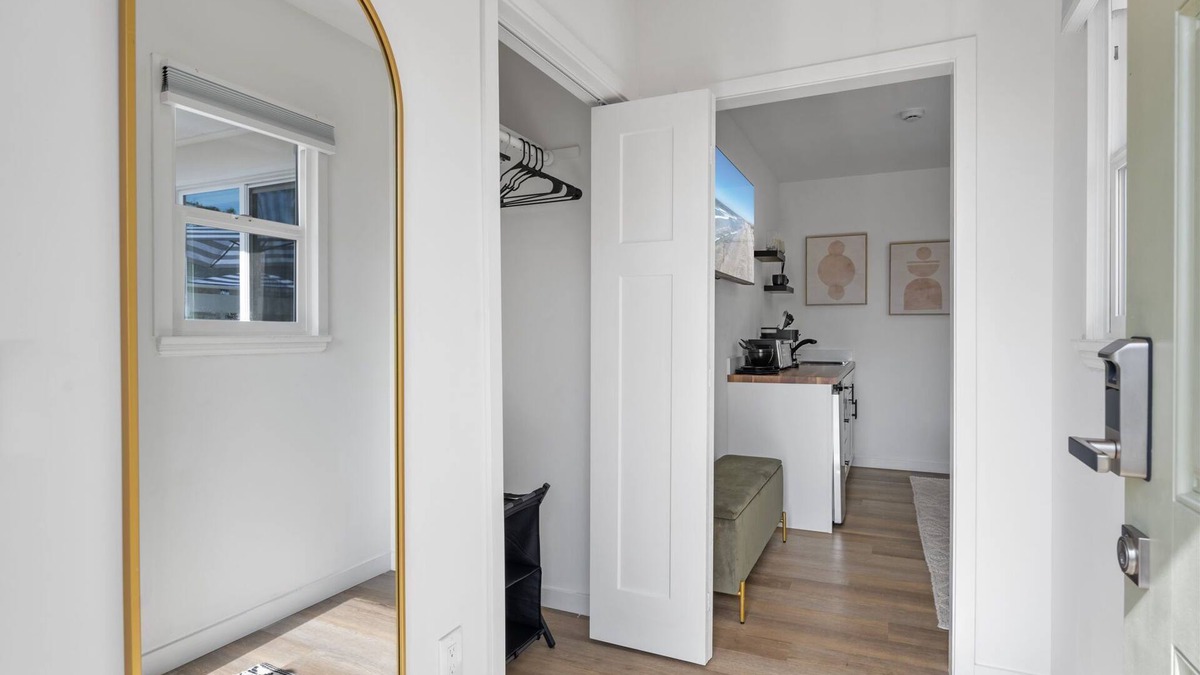 South Oceanside House | South Oceanside Bungalow 2 - Deluxe Queen Studio + Patio