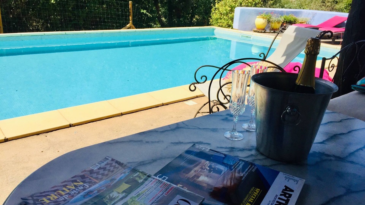 Puimisson Villa | South of France - Large farmhouse with Pool, 5 air-con bedrooms & large garden