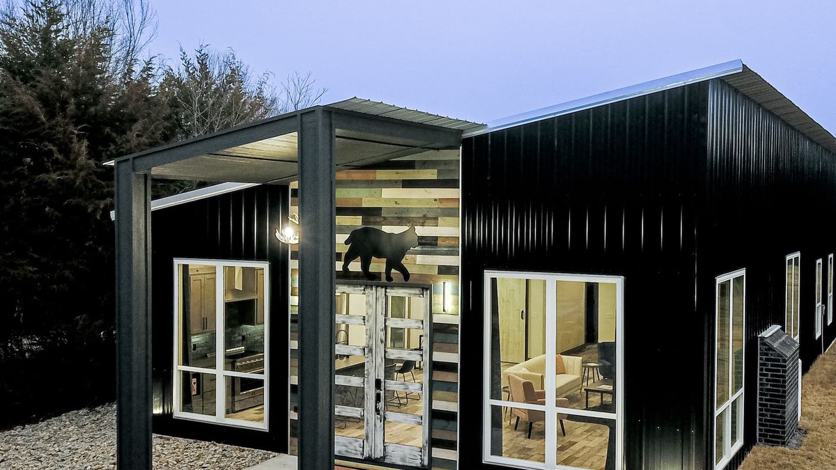 Purcell Villa | South of Norman, Cougar Cabin with Air Hockey, Fireplace