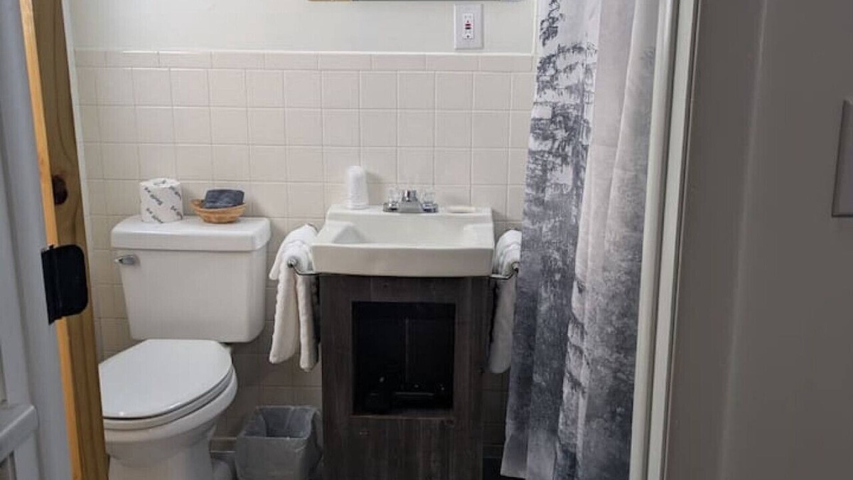 Canaan Apartment | South of the Border VT Room 1