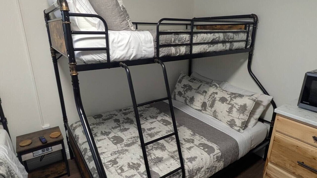 Canaan Apartment | South of the Border VT Room 7