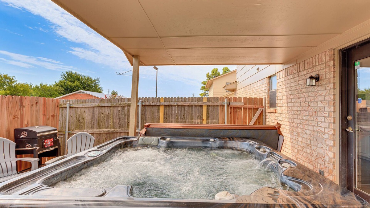 South Oklahoma City House | South OKC Home w/Hot Tub-Game Room: 18 Mi to OU!