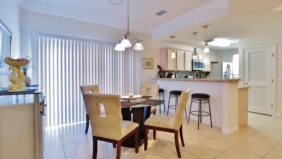 South Padre Island Apartment | South Padre Island Condo w/Pool Access & Balcony!