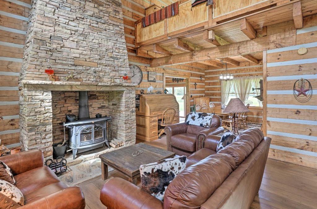 South Pittsburg House | South Pittsburg House with Wraparound Porch!
