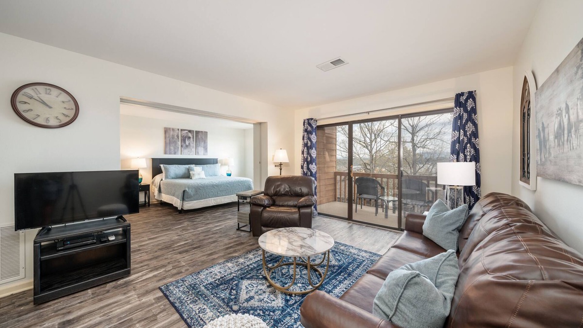 Lake Hamilton Condo | South Shore 1 BDRM! Mini-golf/Gameroom/Hot Tub, 2 Pools, Pickle ball & More!