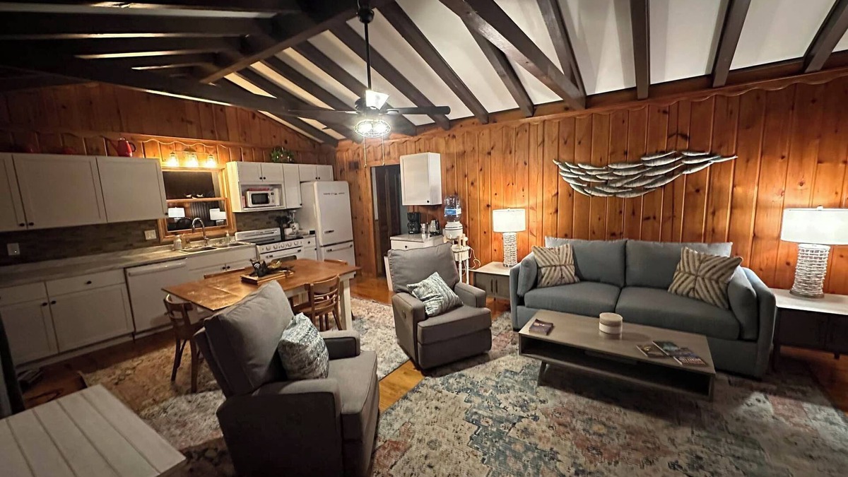 Twin Lake Cabin | South Shore Resort - The Sparrow