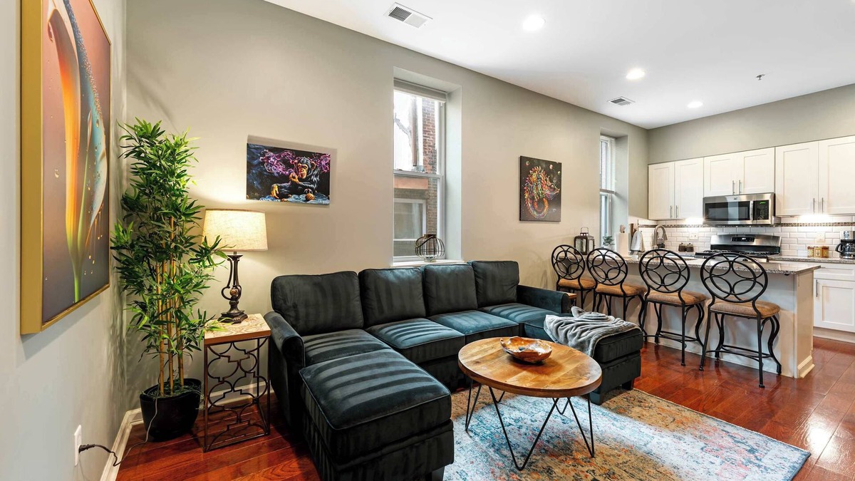 Society Hill Apartment | South St in Style! Walkers Dream Location