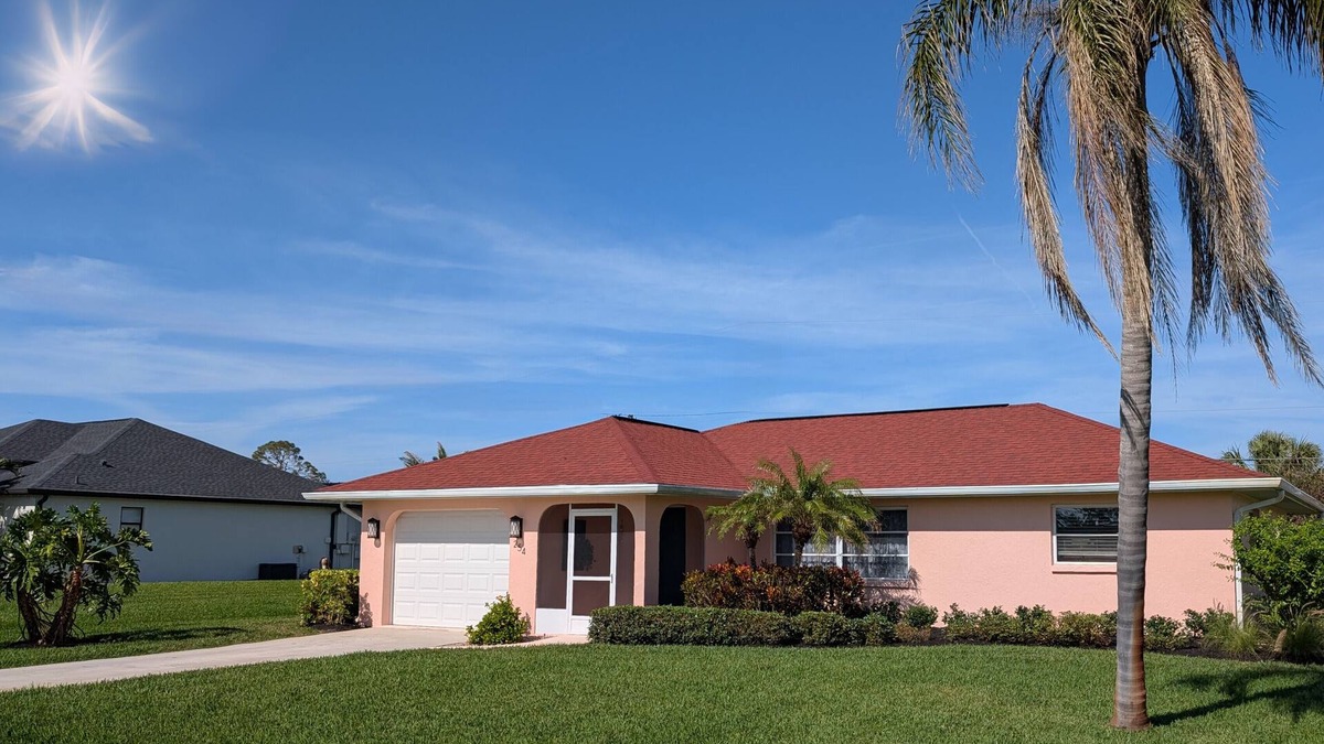South Venice House | South Venice Pet-Friendly ~ Close to Local Beaches!