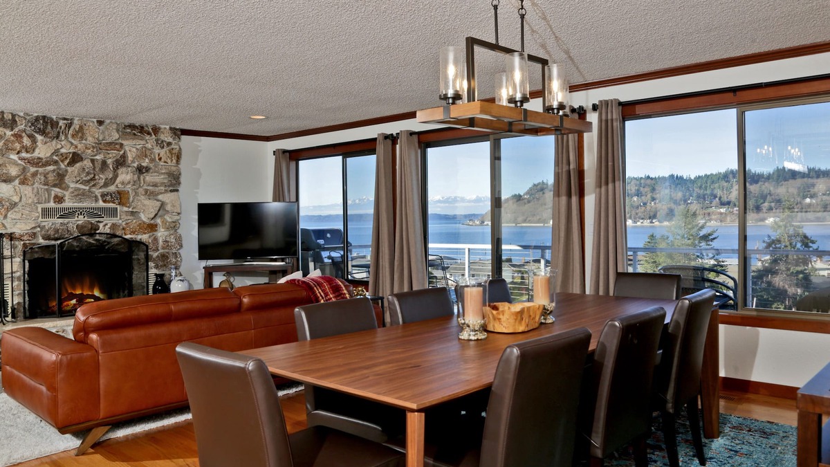 Clinton House | South Whidbey canal front, Indoor sauna, jacuzzi; community beach, kayaks!