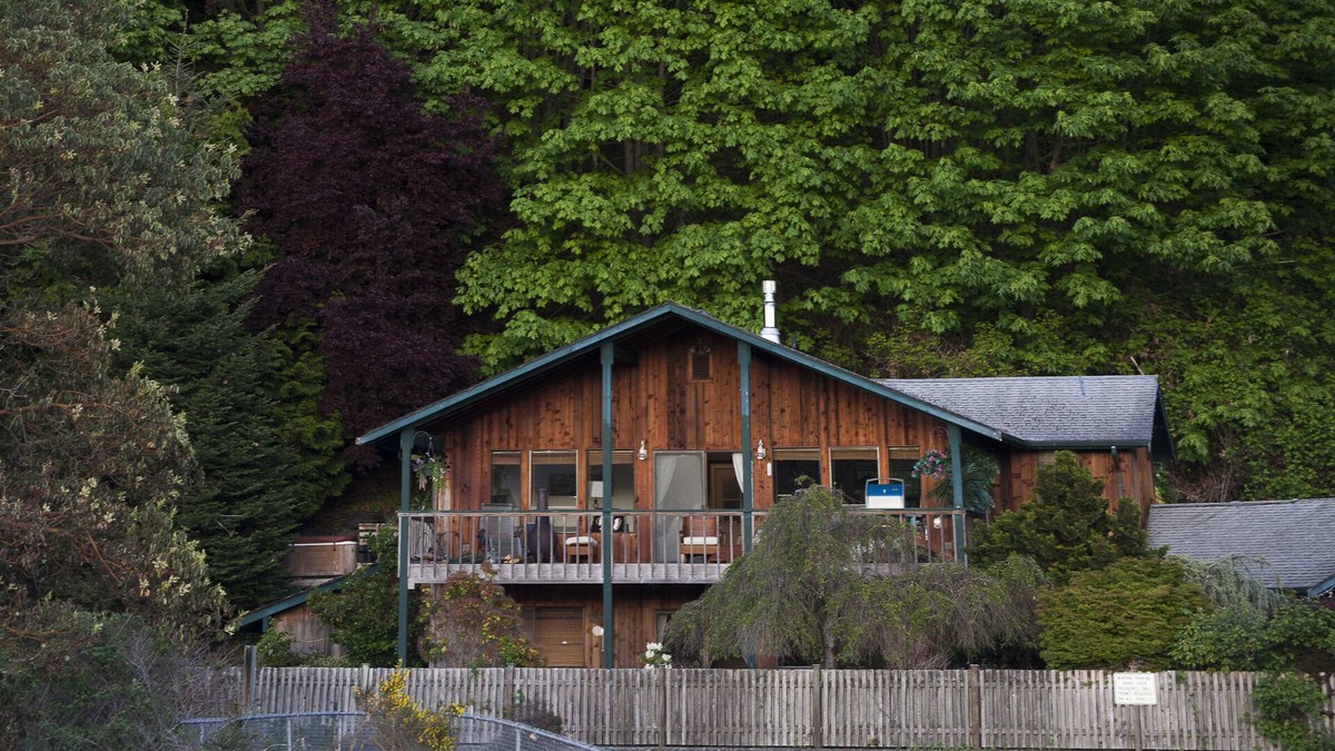 Clinton House | South Whidbey with water view, beach and hiking