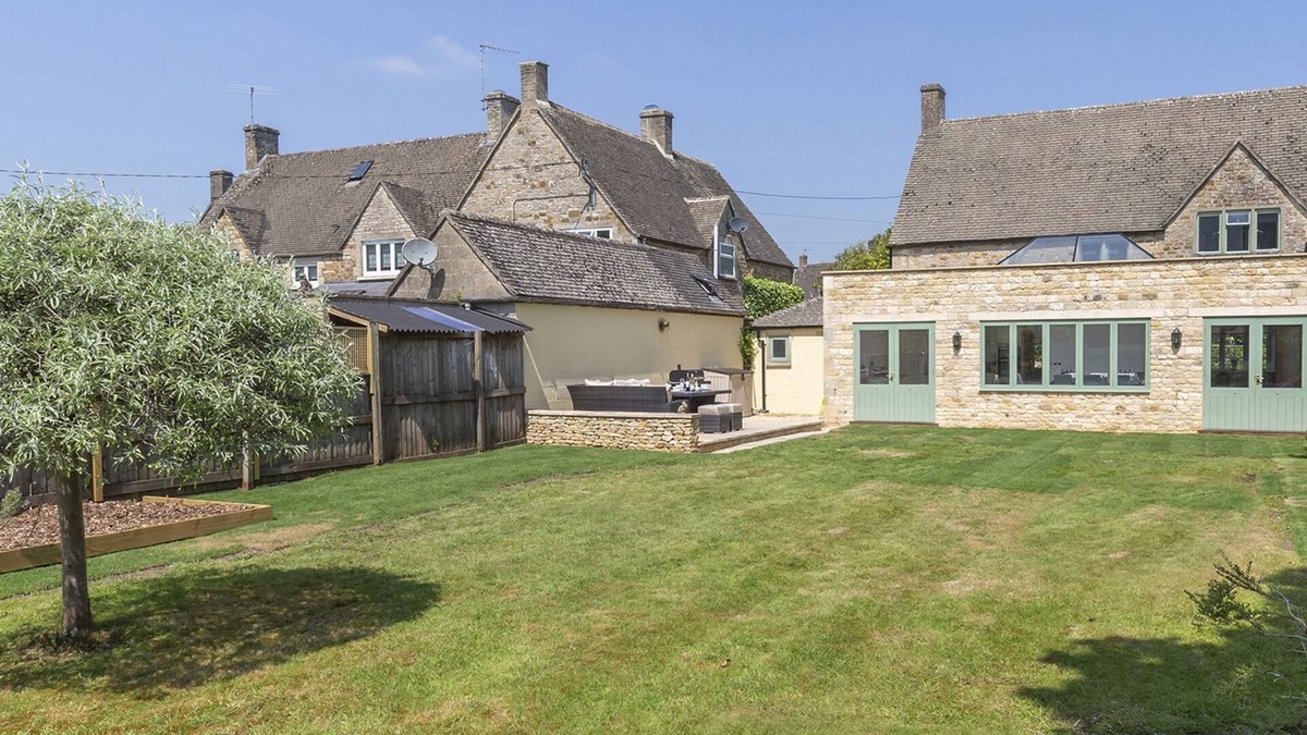 Bourton-on-the-Water House | South Winds - sleeps 7 guests in 4 bedrooms