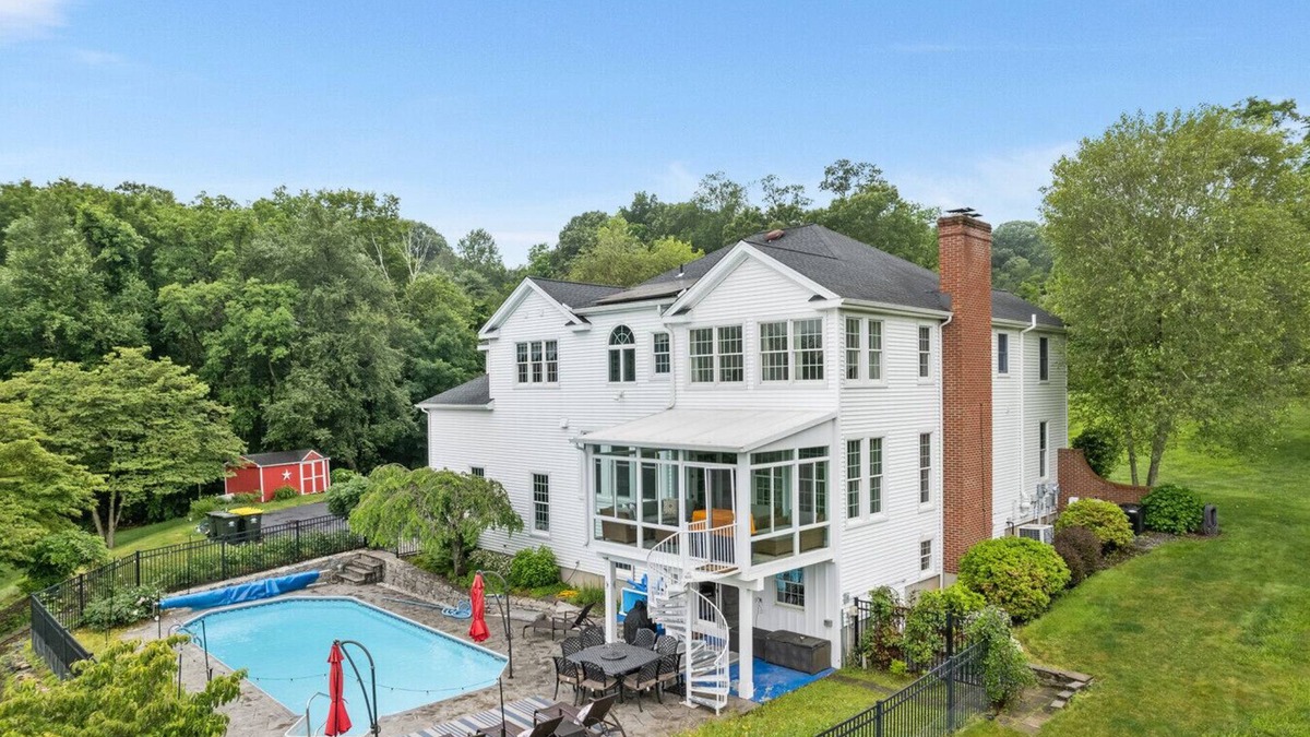South Britain House | Southbury Lake Ridge sanctuary · Pool+Hiking+I84