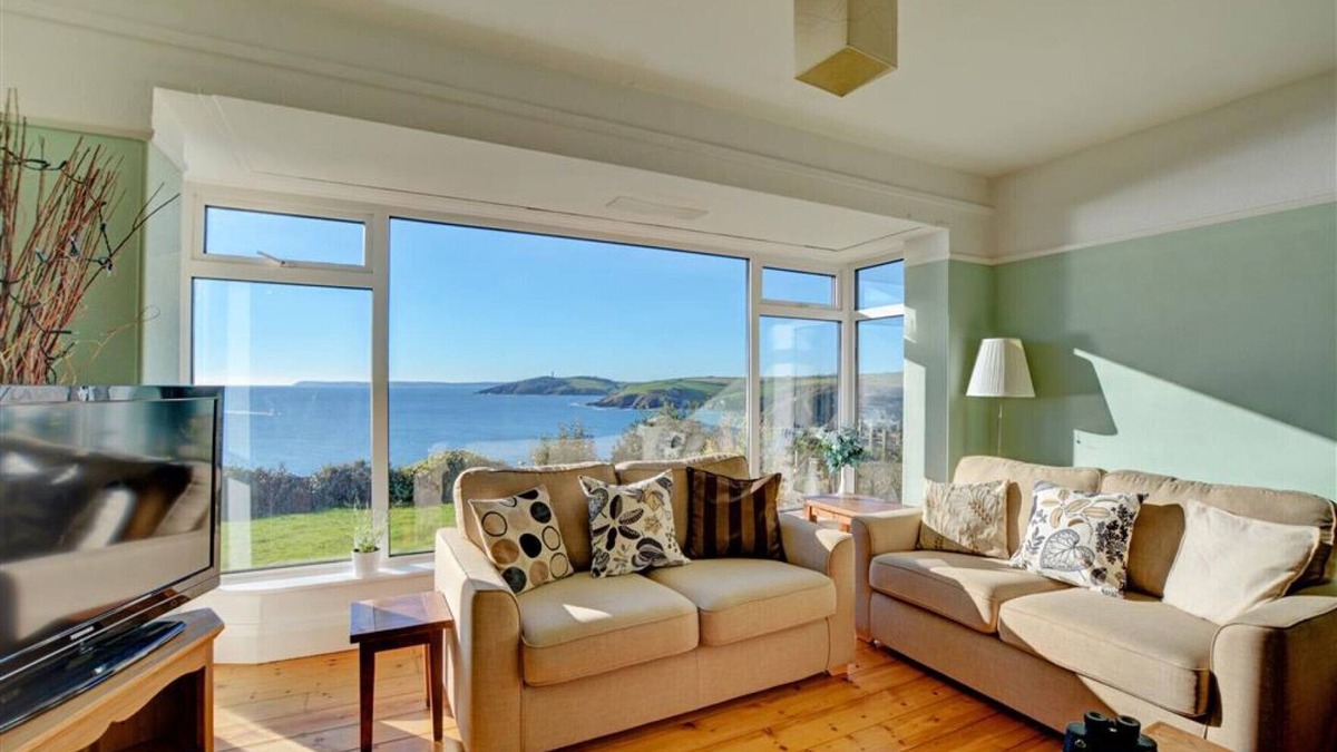 Polruan House | Southcliff - Four Bedroom House, Sleeps 8