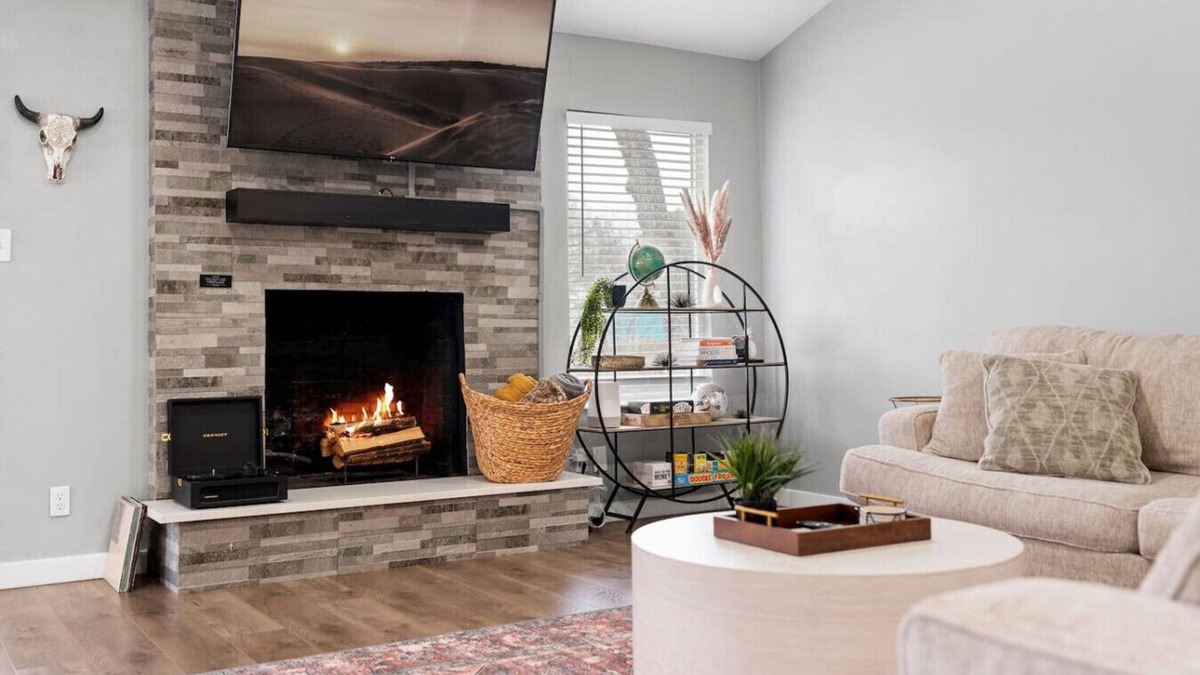 Franklin Park House | Southeast ATX Gem - 3/2 House Large Yard {NEW!}