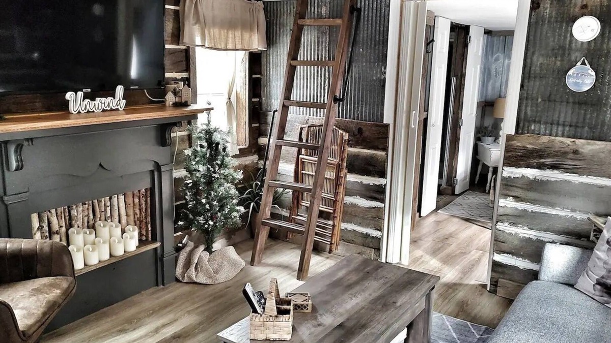 Springville Cabin | Southern Blooms! Porch Swinging, Pet-Friendly🐶, Tiny Home near Kentucky Lake!