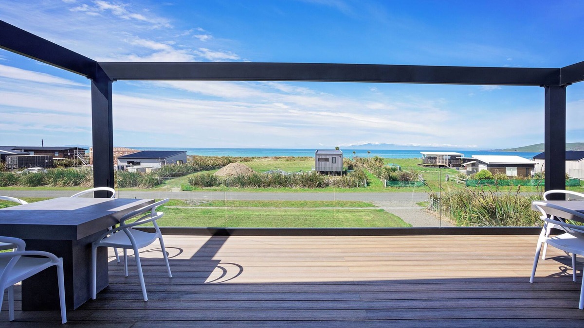 Colac Bay House | Southern Breeze - Colac Bay Beach House