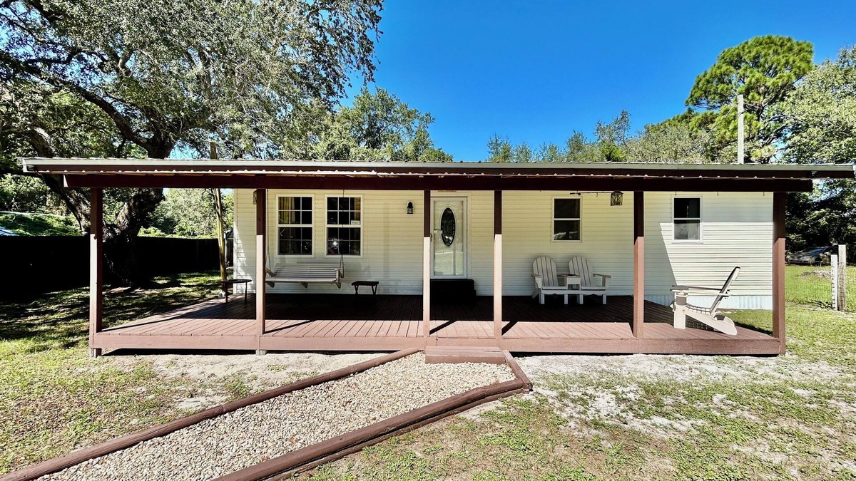 Eastpoint House | Southern Breeze pet friendly with fenced yard
