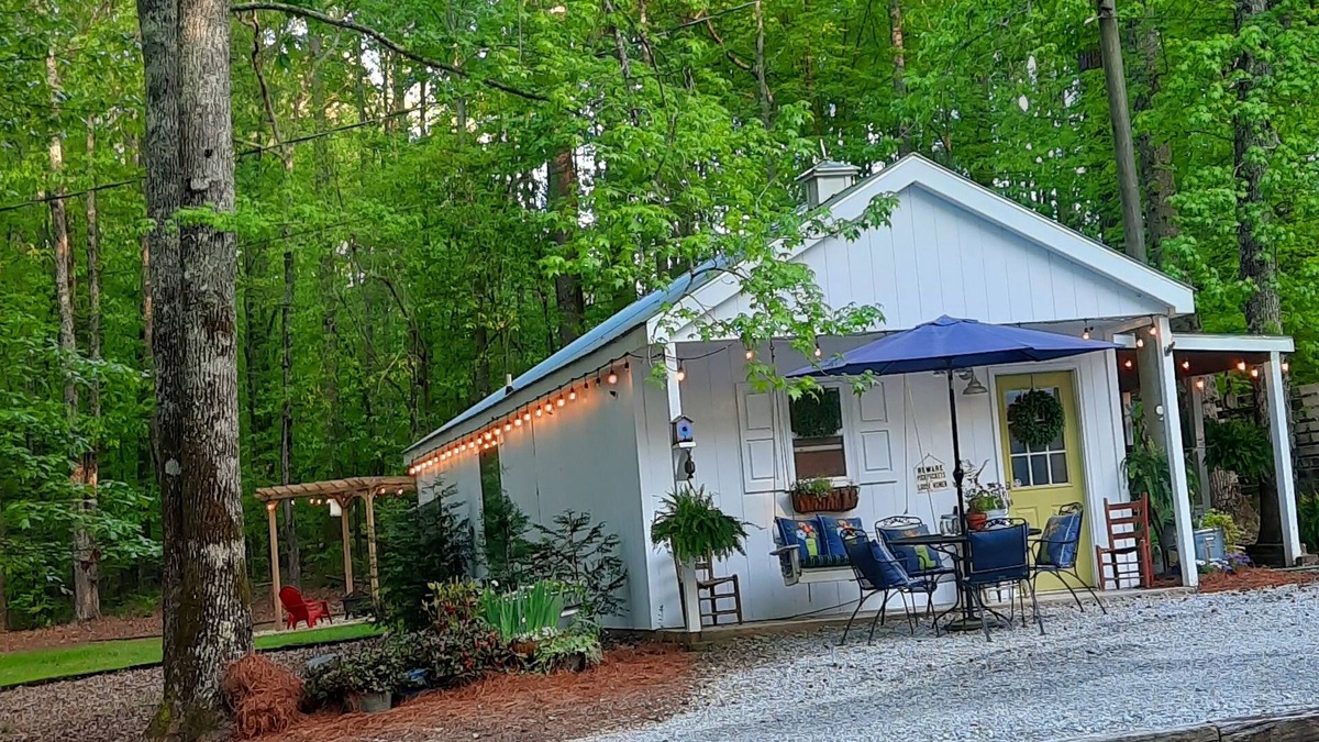Inman House | Southern cabin, bunkhouse, pet friendly close to town yet completely secluded!