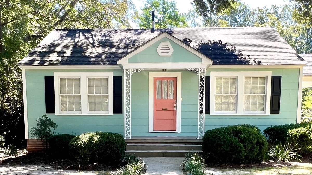 Laurel House | Southern Charm 1 - 5 minutes to downtown Laurel. SUMMER SALE!