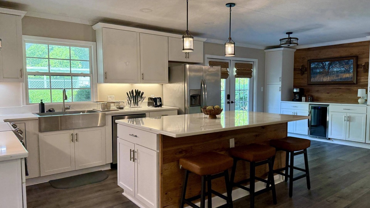 Thomasville House | Southern Charm Home: Pool + Fireplace + Large Yard