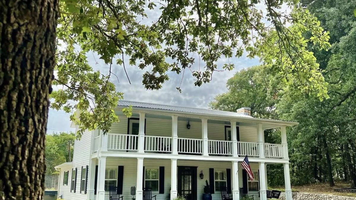 Gober House | Southern Charm on 4 secluded acres! A short distance from DFW & Lake Texoma!