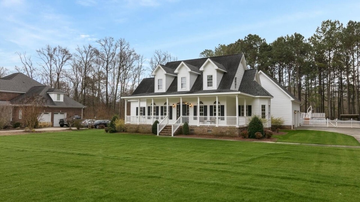Nash County House | Southern Charm! Theater Room, Hot Tub, Game Space!
