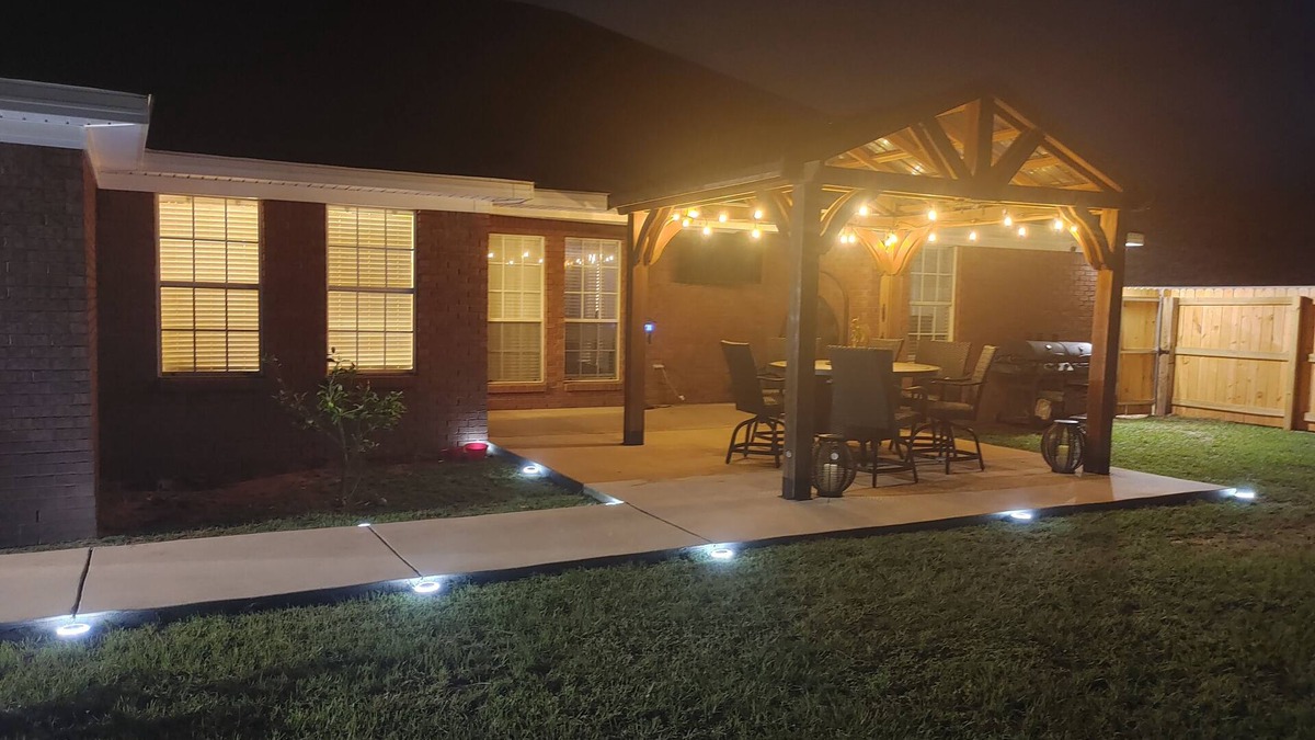Prichard House | Southern Charm w/Fireplace- 3BR/2BA Home Near Mobile