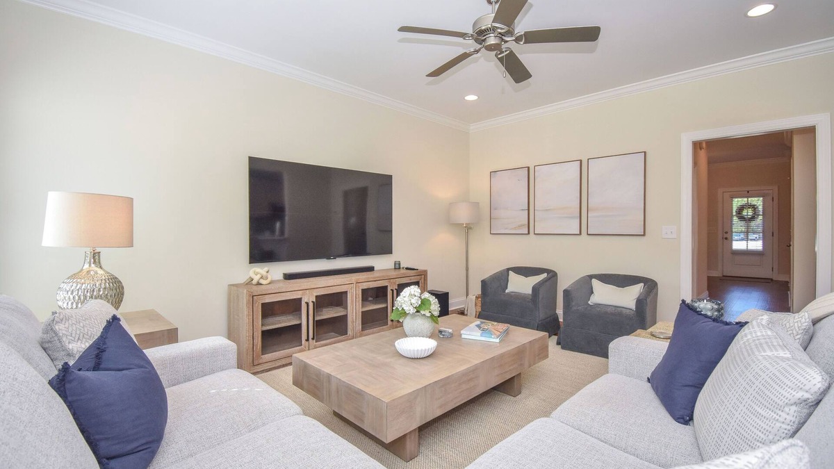 Auburn - Opelika Condo | Southern Charmer in Auburn, condo sleeps 8! Comes w/gameday parking pass!