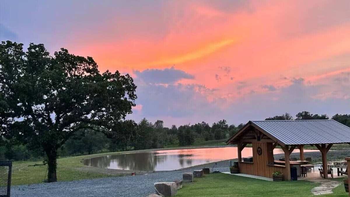 Talihina Cabin | Southern Comfort 2-bedroom cabin in beautiful Talihina , OK with WiFi, AC