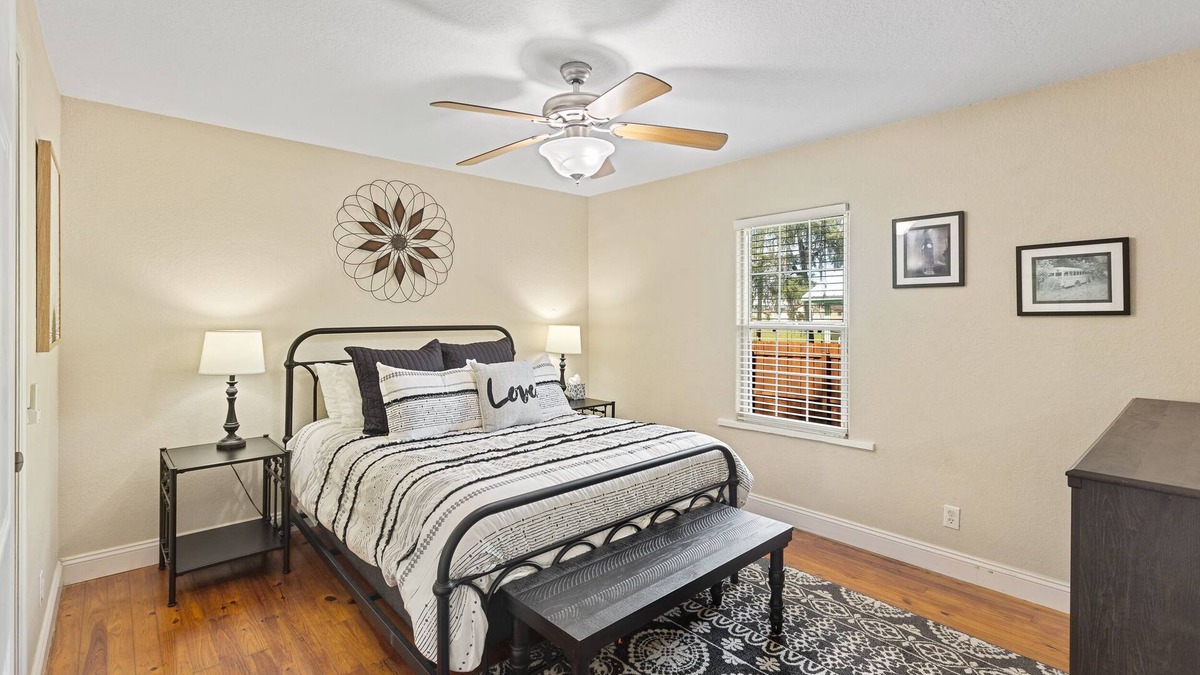 Inverness House | Southern Comfort 2-BR Cottage-Downtown Inverness