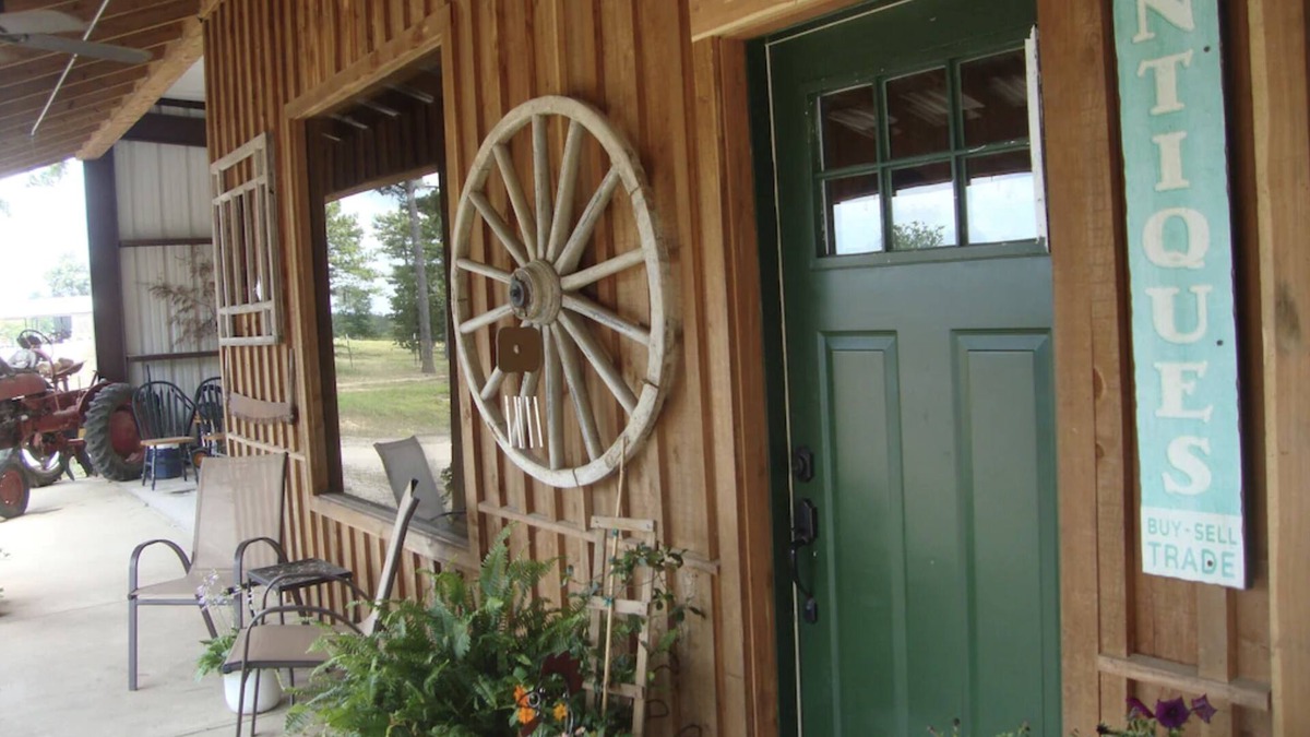 Murfreesboro Cabin | Southern Comfort Cabin- minutes from the river and the lake!